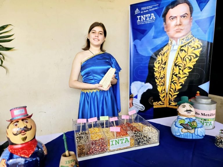 Foros Tecnológicos en los Departamentos de León, Chontales y Estelí, rindiendo homenaje a Rubén Darío